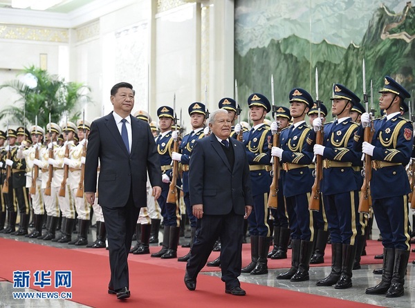 11月1日，国家主席习近平在北京人民大会堂同萨尔瓦多总统桑切斯举行会谈。这是会谈前，习近平在人民大会堂北大厅为桑切斯举行欢迎仪式。　