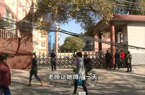 4年级学生迟到5分钟被班主任罚蹲1天 妈妈不淡定了