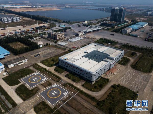 这是钦州保税港区汽车城（11月3日无人机拍摄）。 地处我国西南边陲的广西钦州港抓住“一带一路”机遇，借助广西北部湾经济区开放开发的东风，已发展成为我国西南重要的出海通道。目前，钦州港港口吞吐能力突破亿吨大关。