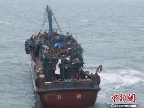 图为遇险渔船 惠州海事局提供