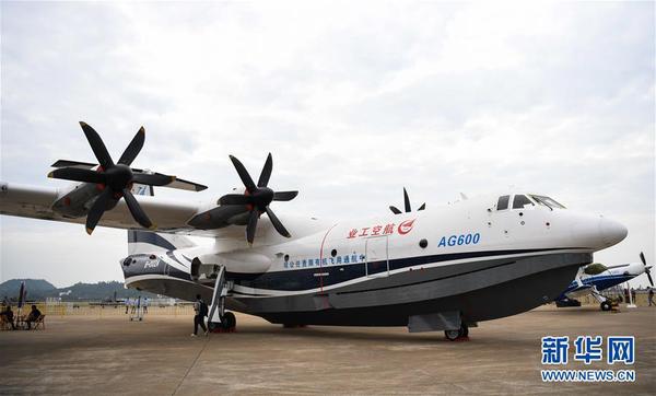 中国自主研制的大型水陆两栖飞机——“鲲龙”AG600在展示区内（11月5日摄）。