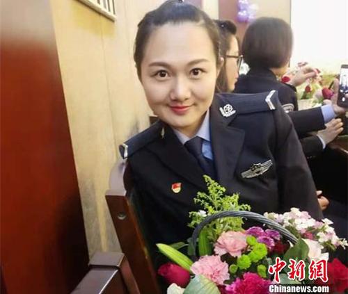 内蒙古女民警手绘预警漫画：希望更多人理解警察的工作