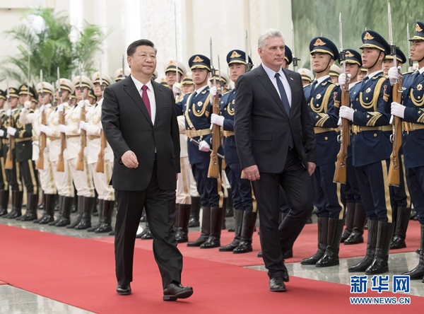 这是会谈前，习近平在人民大会堂北大厅为迪亚斯-卡内尔举行欢迎仪式。 新华社记者 王晔 摄