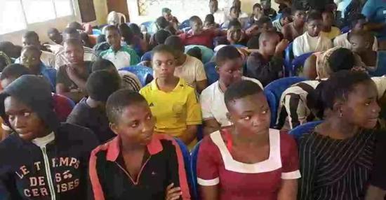 79名孩子遭绑架背后:喀麦隆英语和法语之争仍继续