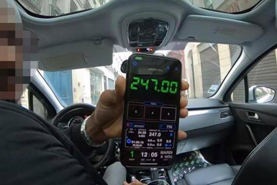 泰国夫妇遭法国出租车司机敲诈:付216英镑才能下车