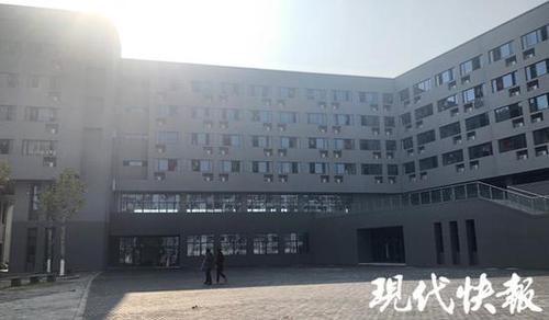 大学连发通知要学生搬新装修宿舍:为解决男女混住
