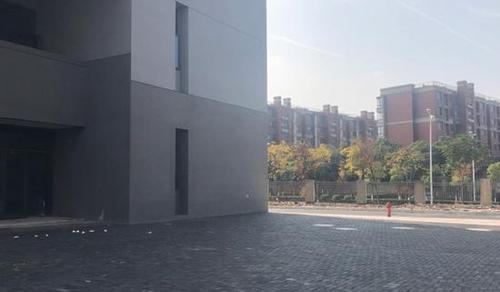 大学连发通知要学生搬新装修宿舍:为解决男女混住