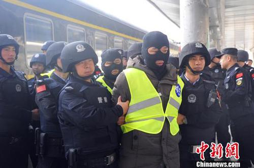 兰州摧毁“套路贷”犯罪团伙受害人“中招”借东家补西家