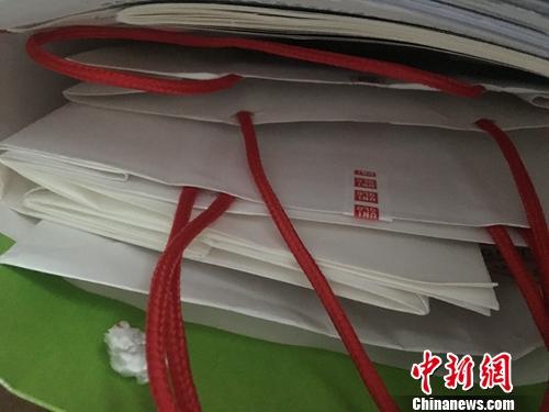积攒的纸袋子。受访者供图 积攒的纸袋子。受访者供图