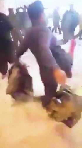 航班延误又取消 男子怒烧行李踢飞灭火器求逮捕