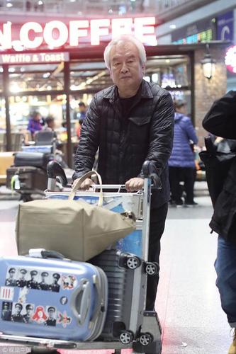 涂们的行李箱是乌龙!经纪人:他是帮我推行李