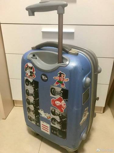 涂们的行李箱是乌龙!经纪人:他是帮我推行李