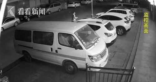 f3e4abc1e0bdb5e67270c173598cf47a.jpg 偷车贼因车技太差或撞树或陷进泥坑 弃2车逃离