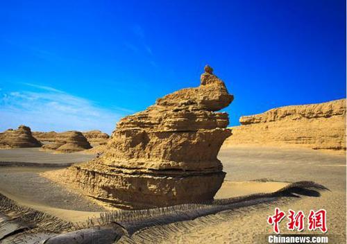 (资料图)图为甘肃敦煌雅丹国家地质公园“孔雀”。 钟欣 摄 (资料图)图为甘肃敦煌雅丹国家地质公园“孔雀”。 钟欣 摄