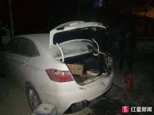 9辆汽车凌晨被点燃 邻居起床灭火:附近就是变电站
