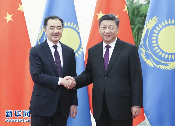 　11月22日，国家主席习近平在北京人民大会堂会见哈萨克斯坦总理萨金塔耶夫。