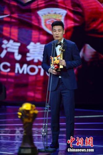 11月21日晚,2018中超联赛年度颁奖盛典在海口举行,来自上海上港球队的武磊获得“最佳射手”。<a target='_blank' href='http://www.chinanews.com/'>中新社</a>记者 骆云飞 摄 点击进入下一页