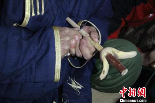 内蒙古乌拉特草原牧民寒冬炫技传承民族文化