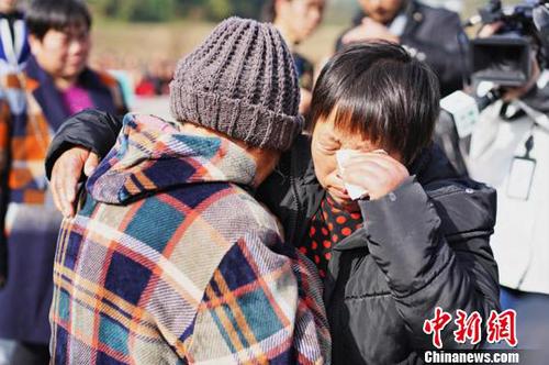 四川一女子17岁时被拐卖26年后终与家人团聚