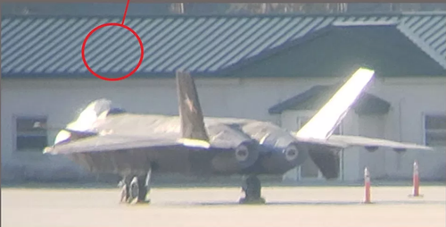 美军机场内出现一架歼20?外媒：很可能只是模型