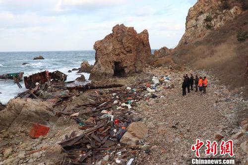 事发现场勘察。 雅楠 摄 事发现场勘察。 雅楠 摄