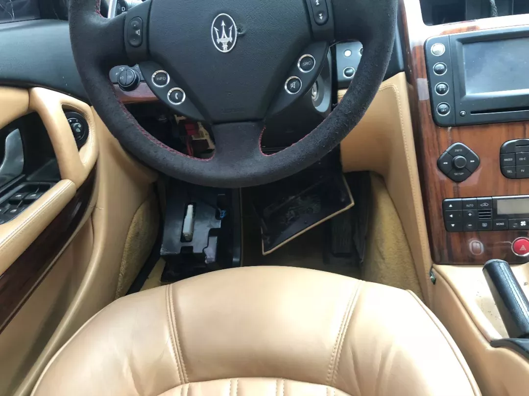 百万玛莎拉蒂停空地1年后剩空壳 车主:喇叭都不留