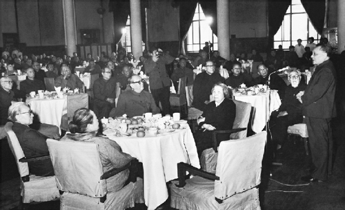 1980年1月1日，全国政协在政协礼堂举行元旦茶话会，中共中央副主席、全国政协主席邓小平发表重要讲话。此后，在政协礼堂举办新年茶话会成为惯例，延续至今。