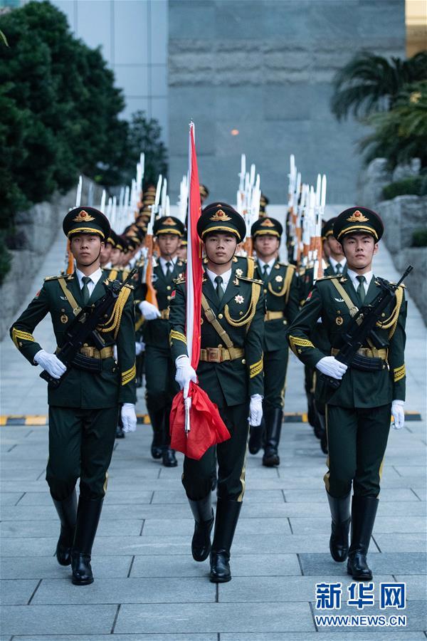 　12月20日，中国人民解放军驻澳门部队在澳门新口岸营区举行升国旗仪式，庆祝澳门回归祖国暨中国人民解放军进驻澳门19周年。