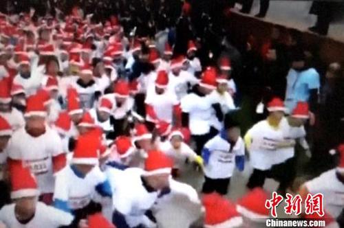 西安一儿童马拉松未经审批现场混乱负责人被行拘