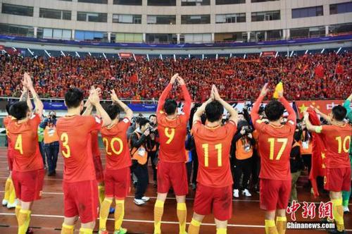 资料图:中国队世预赛击败韩国 <a target='_blank' href='http://www.chinanews.com/'>中新社</a>记者 杨华峰 摄 点击进入下一页