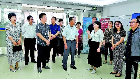 大兴区政协组织委员赴北京市东城区北新桥街道民安社区调研智慧社区建设情况