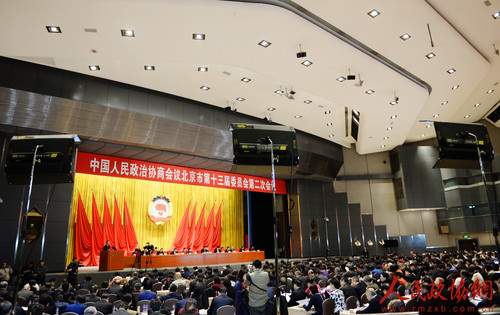 25.大会发言现场jpg