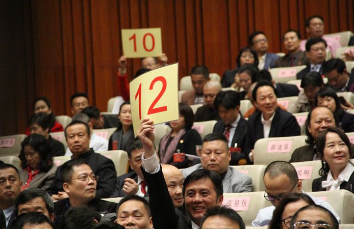 你们以为我们在拍卖，不！我们在用最炙热的激情为民生呼喊！