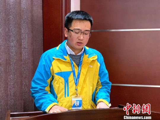 图为青年快递从业人员代表发言。　孙睿 摄