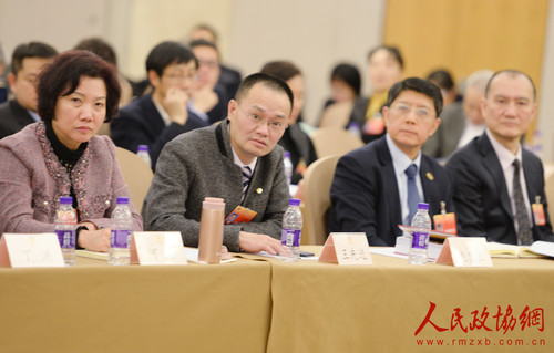 009持续优化营商环境 促进民营经济健康发展“联组 讨论会上委员听会_副本