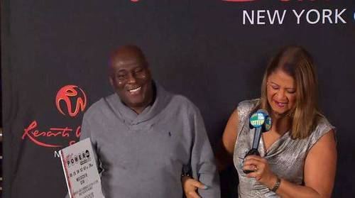 卡车司机病中爬起买彩票中3亿美元 中奖后立刻辞职