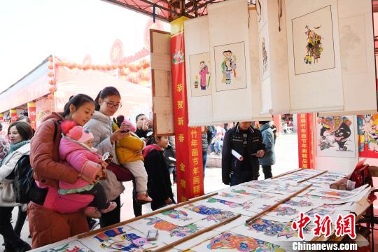 第十八届绵竹年画节开幕大巡游展示清末年画《迎春图》场景