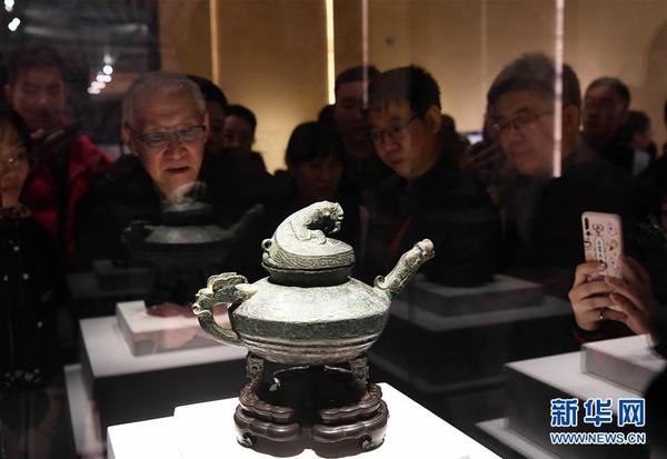 归国文物西周青铜“虎鎣”亮相国博2