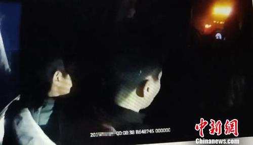 查处现场。雅安警方 供图