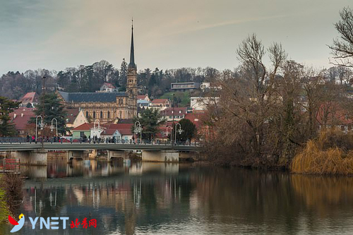 神操作!少年买PS4游戏机 按水果称重结账只付60元