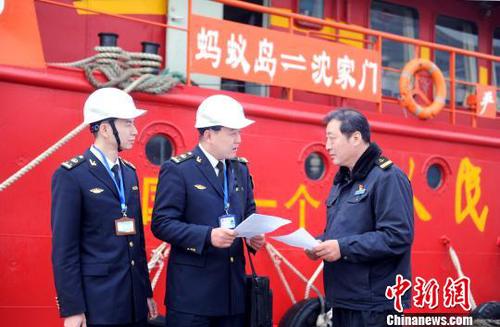 万家团圆日背后的守卫者:海事人护“海上公路”安全