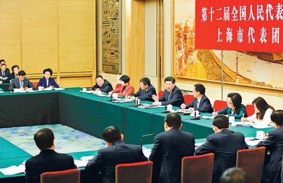 3月5日，中共中央总书记、国家主席、中央军委主席习近平参加十二届全国人大四次会议上海代表团的审议。新华社记者　鞠鹏摄