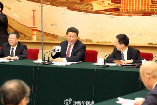 3月5日下午，习近平来到他所在的十二届全国人大三次会议上海代表团参加审议