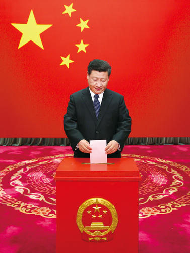 2016年11月15日，中共中央总书记、国家主席、中央军委主席习近平在北京市西城区中南海选区怀仁堂投票站参加区人大代表选举投票。 新华社记者 兰红光 摄