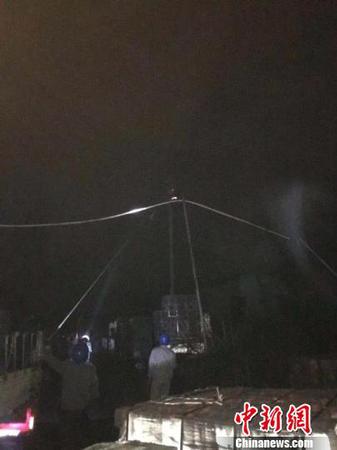 福建永安突降冰雹雨供电部门紧急修复受损线路