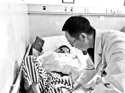 晓强在医院接受治疗 晓强在医院接受治疗