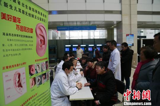 图为义诊现场。　郑慧 摄