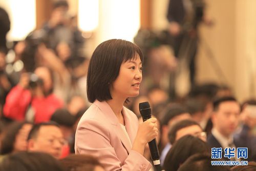图为中央广播电视总台央视记者提问。新华网中国政府网 陈杰 摄