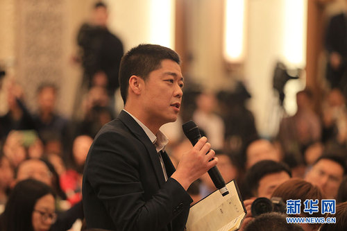 图为中央人民广播电台记者提问。 新华网 中国政府网 马娟 摄