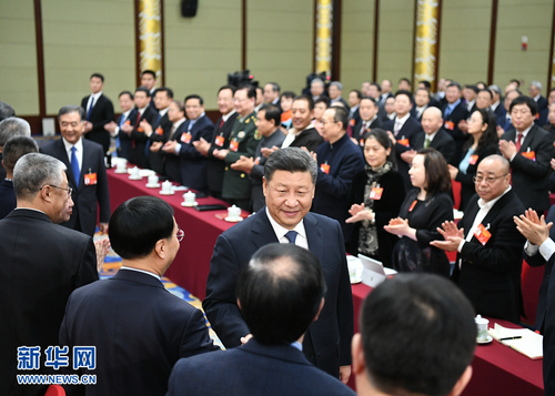 3月4日下午，中共中央总书记、国家主席、中央军委主席习近平看望参加全国政协十三届二次会议的文化艺术界、社会科学界委员，并参加联组会，听取意见和建议。中共中央政治局常委、全国政协主席汪洋参加看望和讨论。新华社记者 谢环驰 摄2